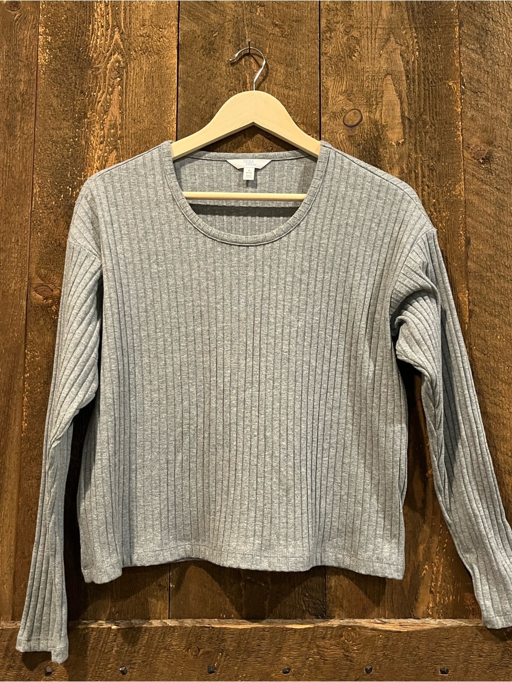 Time and Tru Light Gray Ribbed Long-Sleeve Crewneck Top
